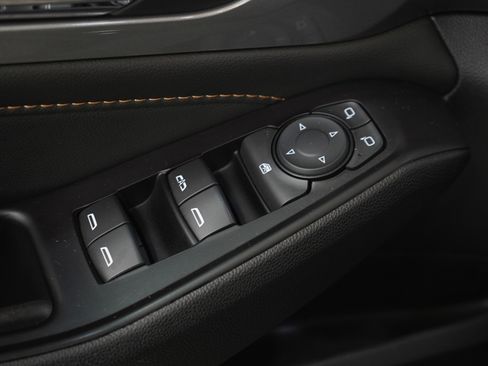 Used 2020 Chevrolet Traverse LT image 25