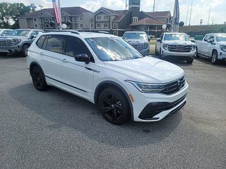 Used 2023 Volkswagen Tiguan SE R-Line FWD video 1