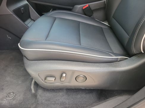 Used 2025 Buick Enclave Preferred FWD image 5