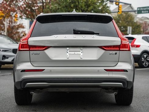 Used 2025 Volvo V60 B5 Cross Country Plus image 6