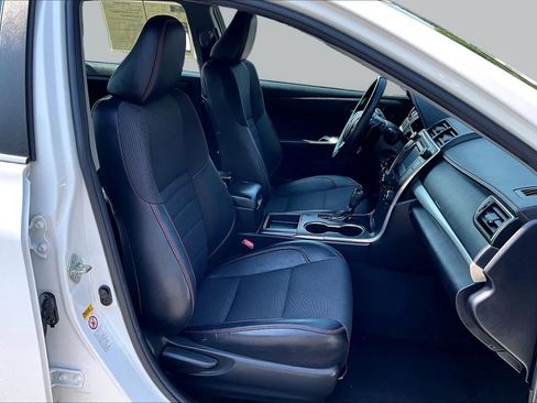 Certified 2017 Toyota Camry SE FWD image 8