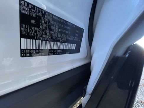 Used 2024 Toyota RAV4 SE image 33