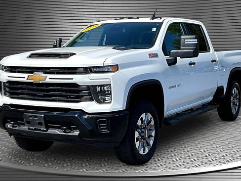 Used 2025 Chevrolet Silverado 2500 Custom w/ Custom Convenience Package AWD/4WD image 3