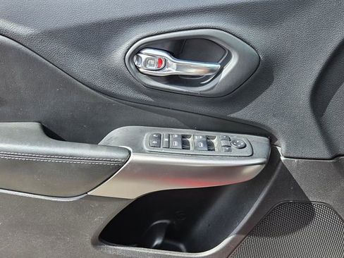 Used 2020 Jeep Cherokee Latitude image 28