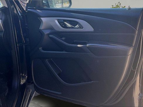 Used 2020 Chevrolet Traverse LS image 28