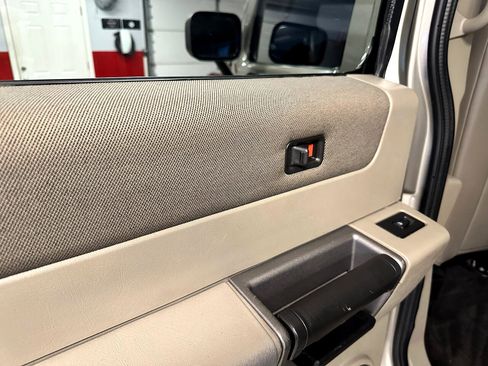Used 2004 HUMMER H2 w/ Preferred Equipment Group image 30