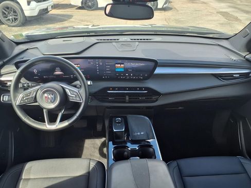 Used 2025 Buick Enclave Preferred image 3