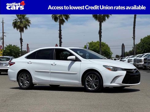 Used 2017 Toyota Camry SE w/ Moonroof Package FWD image 1