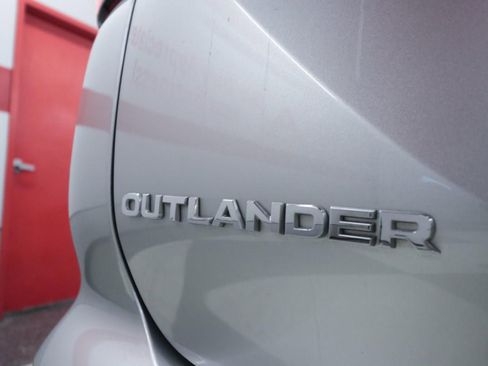 Used 2024 Mitsubishi Outlander SE image 29