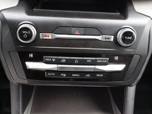 Used 2020 Ford Explorer XLT w/ Equipment Group 202A image 9