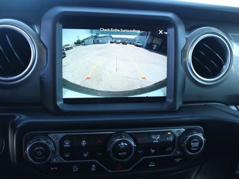 Used 2022 Jeep Wrangler Unlimited Sahara w/ Cold Weather Group AWD/4WD image 23