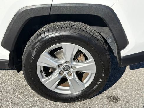 Used 2020 Toyota RAV4 XLE w/ Convenience Package FWD image 17