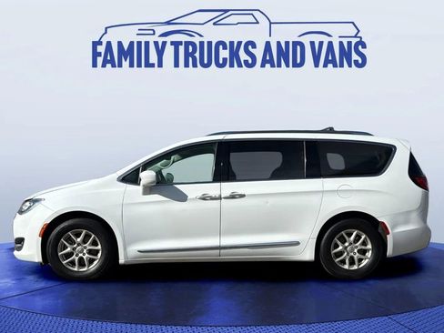 Used 2020 Chrysler Pacifica Touring-L image 2