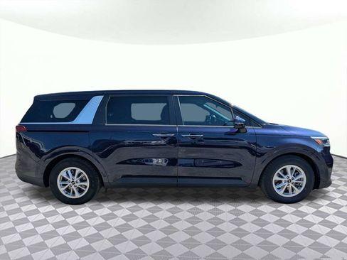 Used 2024 Kia Carnival LX FWD image 2