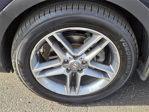 Used 2017 Hyundai Santa Fe Limited image 9