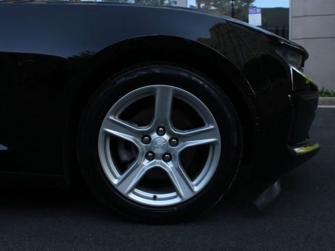 Used 2021 Chevrolet Camaro LT w/ Technology Package image 4