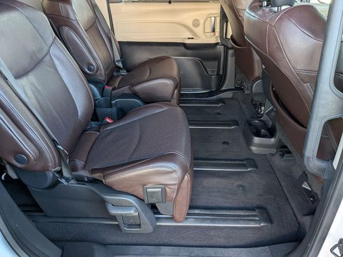 Certified 2023 Toyota Sienna Platinum image 34