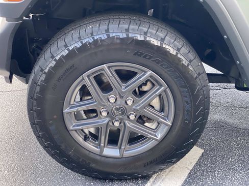 Used 2025 Jeep Wrangler Unlimited Sport AWD/4WD image 11