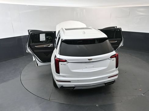 Used 2022 Cadillac XT6 Premium Luxury w/ Platinum Package AWD/4WD image 18