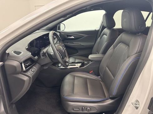 Used 2024 Buick Envista Sport Touring w/ Convenience I Package FWD image 23