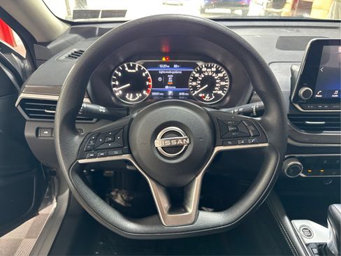 Used 2023 Nissan Altima 2.5 SV FWD image 17