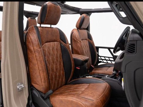 Used 2025 Jeep Wrangler Sport image 16