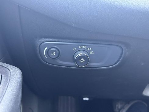Used 2022 Chevrolet Equinox LS w/ LS Convenience Package FWD image 32