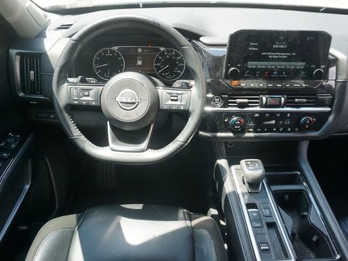 Used 2024 Nissan Pathfinder SL w/ SL Premium Package FWD image 6