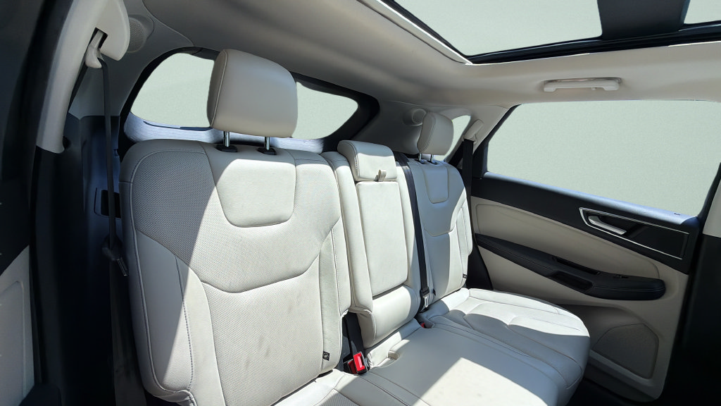 Used 2018 Ford Edge Titanium w/ Equipment Group 301A AWD/4WD image 30