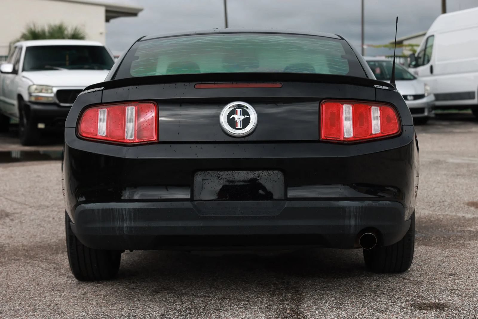 Used 2010 Ford Mustang Coupe RWD image 4