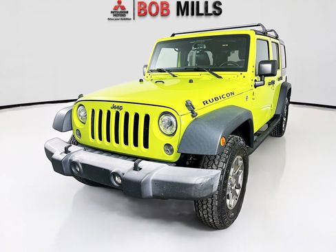 Used 2017 Jeep Wrangler Unlimited Rubicon w/ Connectivity Group AWD/4WD image 3