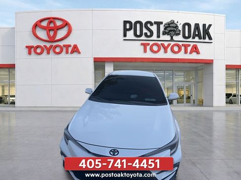 Used 2025 Toyota Corolla SE FWD image 2