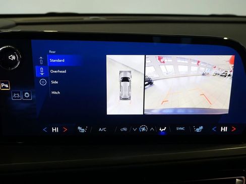 Used 2025 Chevrolet Traverse LT w/ Driver Confidence Package image 18