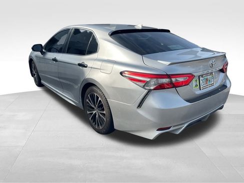 Used 2019 Toyota Camry SE image 3