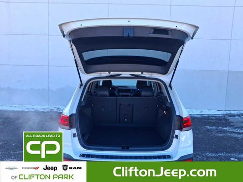 Used 2023 Volkswagen Taos SE image 6