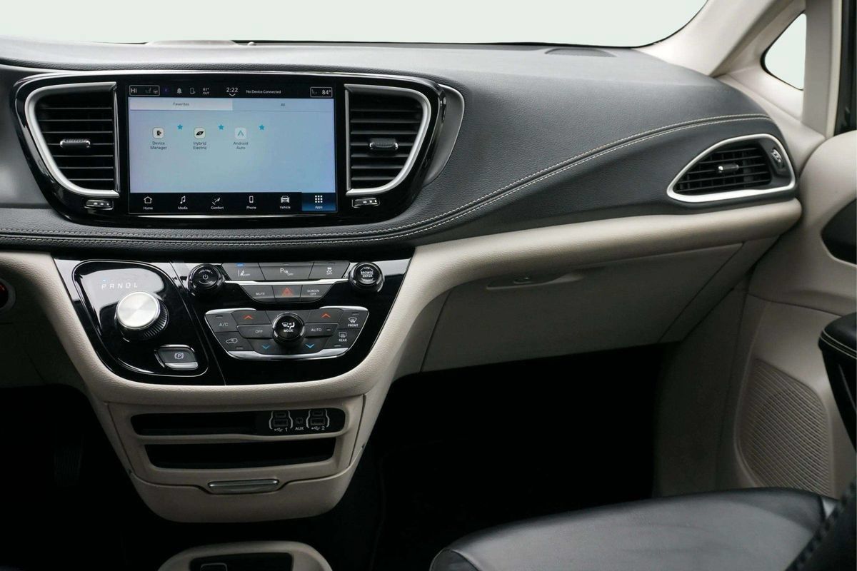 Used 2023 Chrysler Pacifica Touring-L FWD image 22