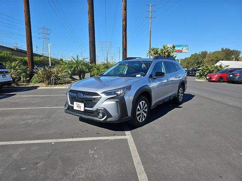 Certified 2025 Subaru Outback Premium image 3