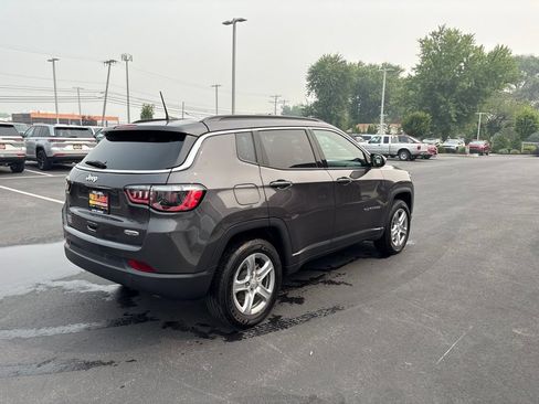 Used 2024 Jeep Compass Latitude AWD/4WD image 5