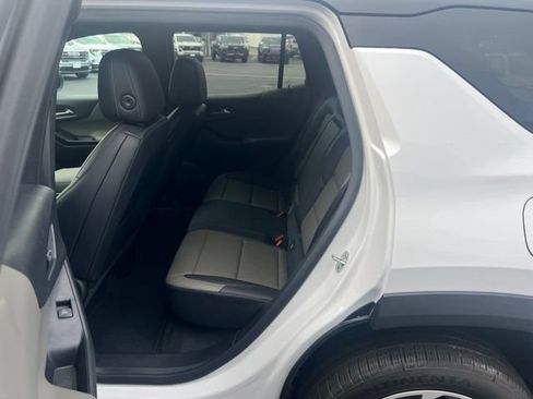 New 2027 Chevrolet Equinox LT w/ Convenience Package II FWD image 11