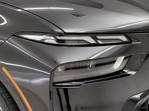 Used 2026 BMW X7 xDrive40i w/ M Sport Package image 3