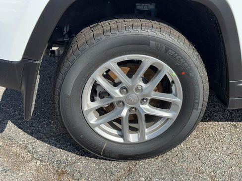 New 2026 Jeep Grand Cherokee Laredo X AWD/4WD image 5