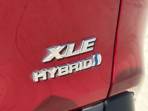 Used 2022 Toyota RAV4 XLE Premium AWD/4WD image 14