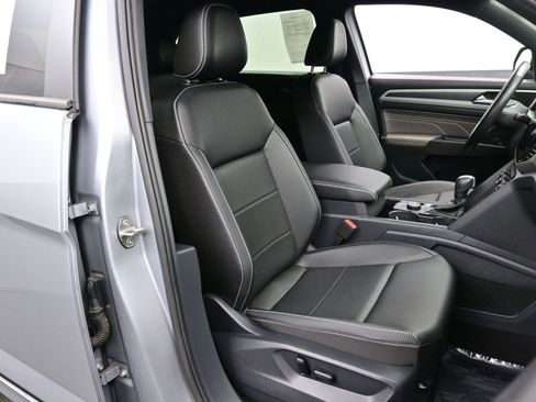 Used 2023 Volkswagen Atlas Cross Sport SEL R-Line image 14