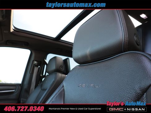 Used 2023 GMC Yukon XL Denali w/ Advanced Technology Package AWD/4WD image 41