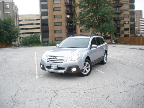 Used 2013 Subaru Outback 2.5i Limited AWD/4WD image 16
