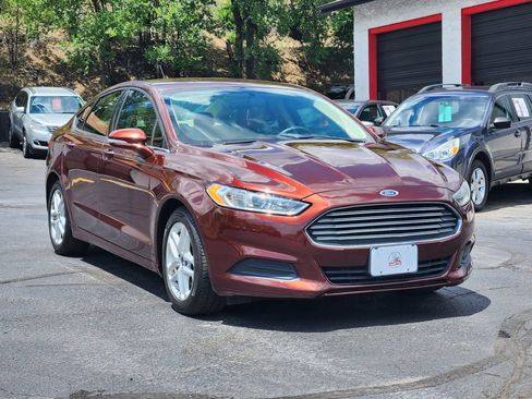 Used 2016 Ford Fusion SE FWD image 5