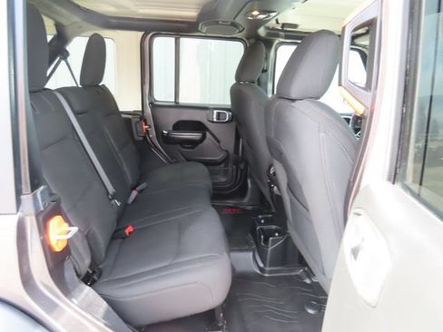 Used 2019 Jeep Wrangler Unlimited Sport S AWD/4WD image 29