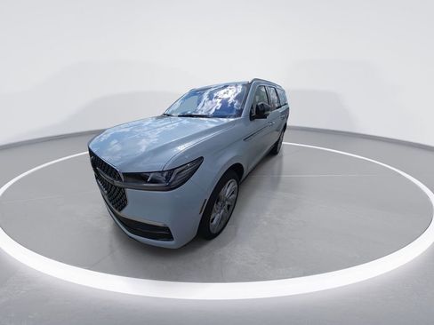 New 2025 Lincoln Navigator L Reserve image 4