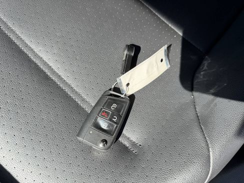 Used 2015 Volkswagen Golf S FWD image 44