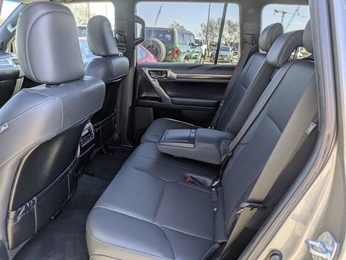 Used 2022 Lexus GX 460 Premium w/ Premium Package image 29